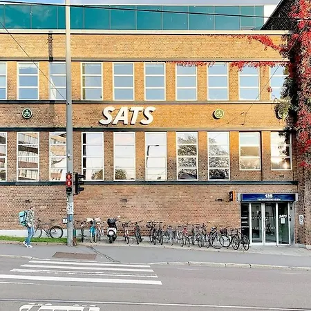アパート Modern With A Balcony And Free Parking オスロ