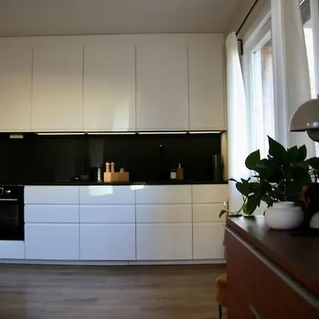 Modern With A Balcony And Free Parking *