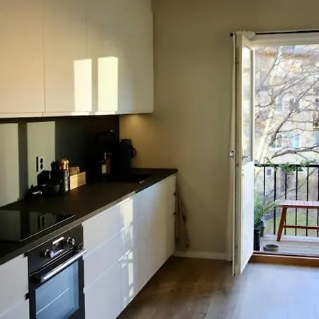 Modern With A Balcony And Free Parking Apartment *
